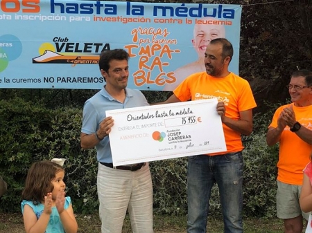 Entrega del cheque a la Fundación Josep Carreras (CLUB VELETA)