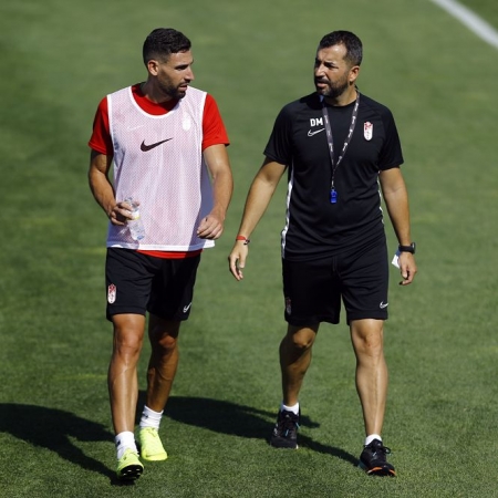 Diego Martínez ha acabado contento el primer partido de pretemporada (GRANADA CF)