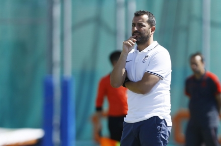 Diego Martínez da instrucciones a sus jugadores esta mañana en Nerja (Foto: GCF) Diego Martínez da instrucciones a sus jugadores esta mañana en Nerja (Foto: GCF)