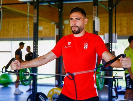 Antonio Puertas se ejercita en la concentración de Marbella (GRANADA CF)