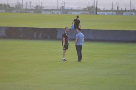 Martínez y Sánchez han dialogado tras el entrenamiento (GRJ)