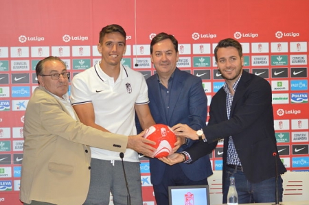 Martínez, en su presentación (GRJ)