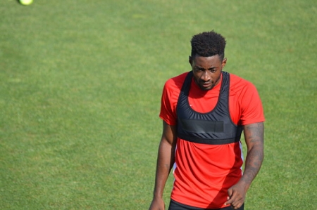 Eteki durante un entrenamiento con el Granada (GRJ) 