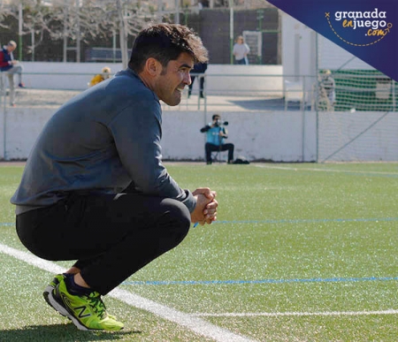 Jaime Morente, entrenador del CD Huétor Vega, durante un encuentro de la pasada temporada (GRJ)
