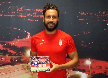 Germán recibiendo el Trofeo Paco Pedrosa (GRJ)