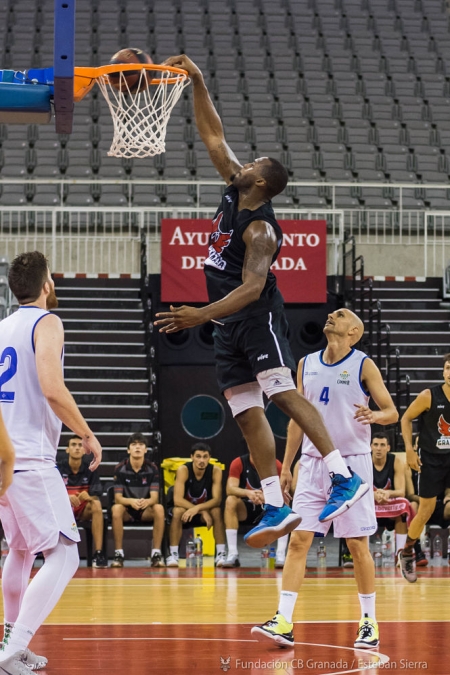 Earl Watson, machaca el aro (FUNDACIÓN CB GRANADA) 