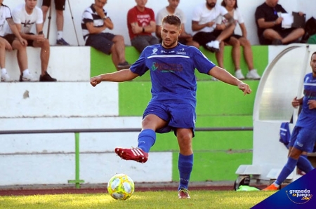 Los azulillos afrontan su primera salida al campo del CD Huétor Vega (BALDOMERO)