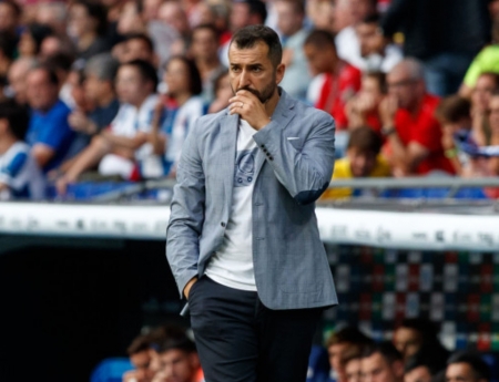 Diego Martínez, entrenador del Granada CF, en un momento del partido ante el Espanyol (LA LIGA) Diego Martínez, entrenador del Granada CF, en un momento del partido ante el Espanyol (LA LIGA)