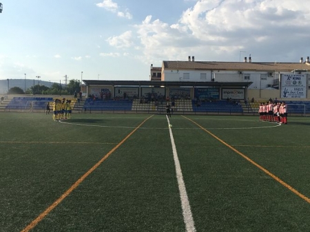 Se guardó un minuto de silencio por el fallecimiento de la hija del ex - seleccionador, Luis Enrique (@POLIALMERIA)