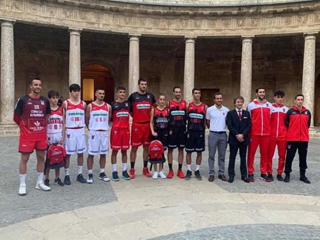 El Covirán Granada ha presentado sus equipaciones para la próxima temporada (JOSÉ VELASCO)