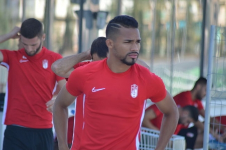 Yangel Herrera antes del entrenamiento (GRJ) 