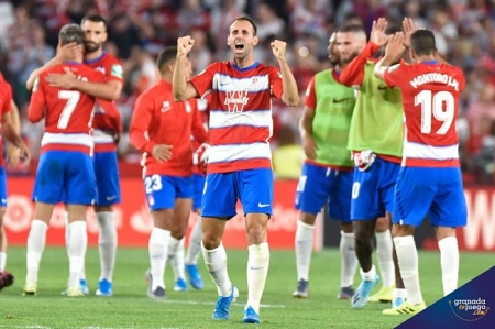 Víctor Díaz celebra la victoria ante el Barça (BALDOMERO)