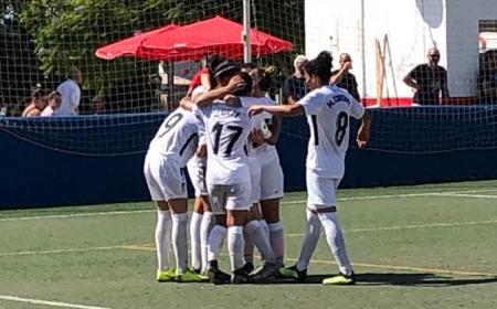 El Granada celebra uno de los goles (GRANADA FEMENINO)