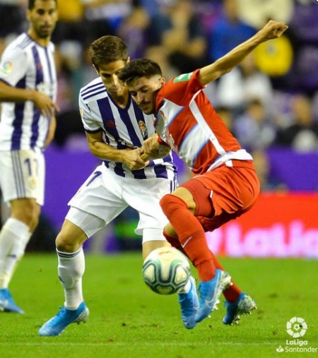 Carlos Neva, que volvió a ser titular, cuajó un buen partido (LA LIGA)