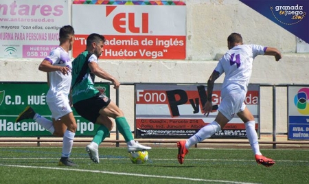 El CD Huétor Vega aún no ha estrenado su casillero de victorias (LÁZARO)