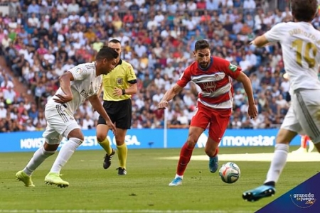 Antonio Puertas encara a Casemiro (JOSÉ M. BALDOMERO)