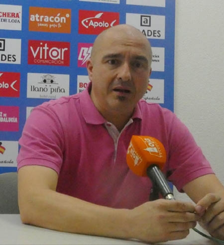Antonio Sánchez Frías en sala de prensa tras el partido jugado en Loja (PACO CASTILLO) 