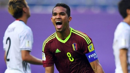 Herrera celebra un tanto con Venezuela 