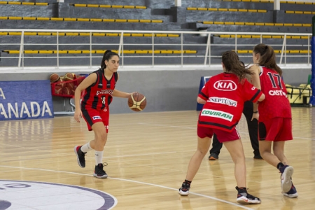 Lucía González durante un partido (FUNDACIÓN CB GRANADA) 