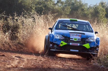 Un coche compitiendo en la edición anterior del Rally (RALLY CIUDAD DE GRANADA) 