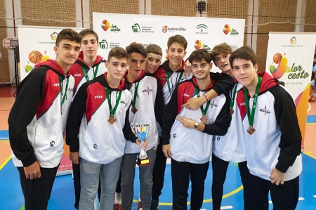 Componentes de la Fundación CB Granada que ha conseguido la medalla de bronce (FUNDACIÓN CB GRANADA)