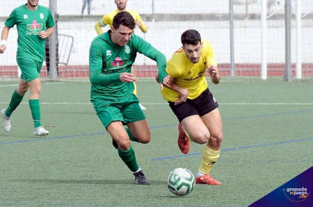 Los atarfeños intentarán dar la sorpresa en el campo del primer clasificado (JOSÉ M. BALDOMERO)