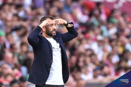 Diego Martínez da instrucciones ( JOSÉ M. BALDOMERO) 