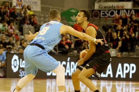 Carlos de Cobos sigue llevando el timón del Covirán Granada (JOSÉ VELASCO) 