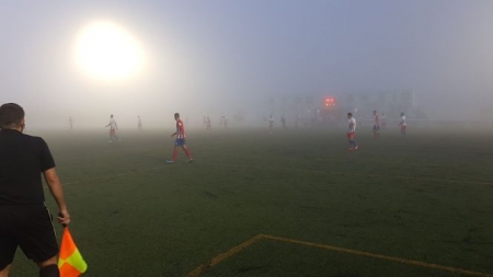 La niebla fue protagonista de la victoria del Motril (ATLÉTICO PORCUNA)