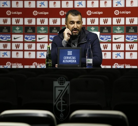 Diego Martínez en la rueda de prensa post partido (GRANADA CF)