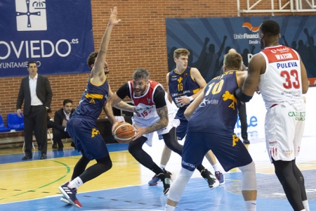 Guille Rubio intenta hacerse sitio en la zona (PHOTOGRPHERS SPORTS)
