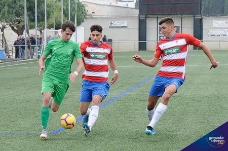 El Granada se llevó el derbi de juveniles (JOSÉ M. BALDOMERO)