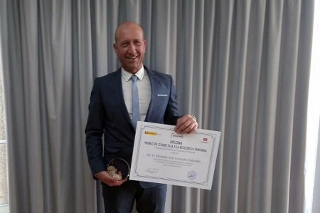 El médico deportivo Eduardo González ha sido galardonado con el premio Estrella de Oro a la Excelencia Profesional 2019