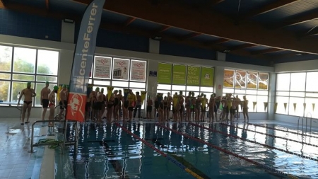 Nadadores que participaron en el evento solidario (AYTO. HUÉTOR TÁJAR) 