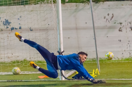 Juanjo durante un entrenamiento con el Motril (VICENTE G. D.) 