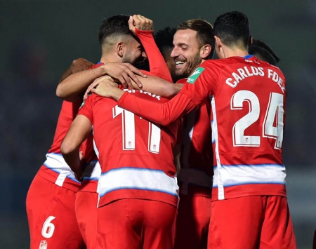 Los jugadores del Granada CF celebran el primer tanto de Ismail Koybasi (GRANADA CF)