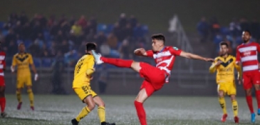 Martínez se fajó en defensa (GRANADA CF) Martínez se fajó en defensa (GRANADA CF)