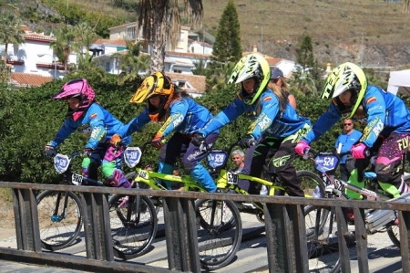Momento de la salida femenina (AYTO. ALMUÑÉCAR)