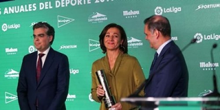 Lola Fernández Ochoa recogió el premio (CETURSA) 