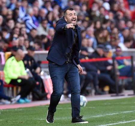 Diego Martínez da instrucciones desde la banda ante el Espanyol (JOSÉ M. BALDOMERO) Diego Martínez da instrucciones desde la banda ante el Espanyol (JOSÉ M. BALDOMERO)
