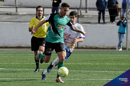 El CD Huétor Vega busca dar la sorpresa al Real Jaén a domicilio (JOSÉ M. BALDOMERO)