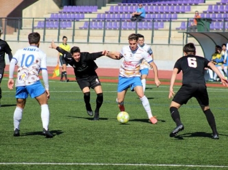  Paco Ariza controla el balón en una acción del partido (MIGUE JÁIMEZ)