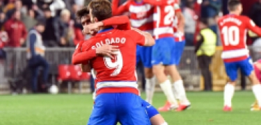 Soldado fue el gran protagonista al marcar los dos tantos del Granada CF (JOSÉ M. BALDOMERO) Soldado fue el gran protagonista al marcar los dos tantos del Granada CF (JOSÉ M. BALDOMERO)