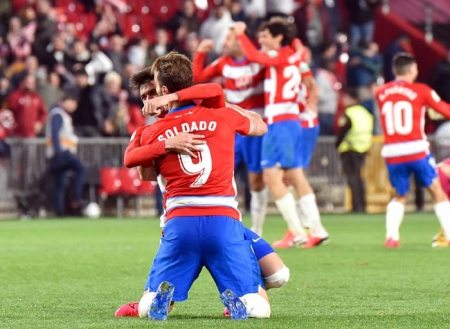 Soldado fue el gran protagonista al marcar los dos tantos del Granada CF (JOSÉ M. BALDOMERO)