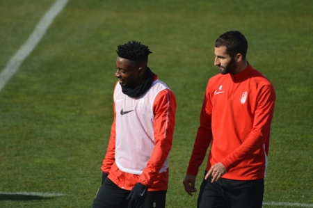 Gonalons se queda fuera, Eteki podría formar de inicio (GRJ)