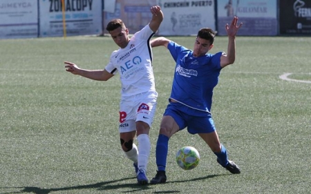 El Maracena se llevó un importante triunfo del Vivar Tellez (JESÚS HURTADO) 