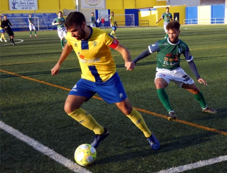 Manu Daza hizo dos goles en la victoria del Agroisa Huétor Tájar (PACO CASTILLO / ARCHIVO) 