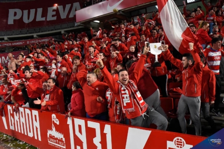 Se espera un lleno en el estadio `Los Cármenes` (JOSÉ M. BALDOMERO) Se espera un lleno en el estadio `Los Cármenes` (JOSÉ M. BALDOMERO)