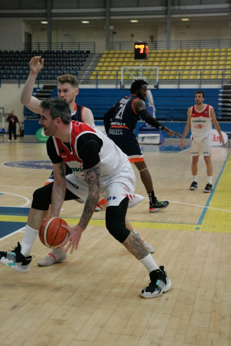 Guille Rubio se hace sitio en la zona (PHOTOGRAPHERS SPORTS) 