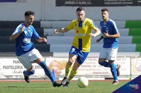 Maracena y Huétor Tájar disputaron un intenso derbi (JOSÉ M. BALDOMERO) 